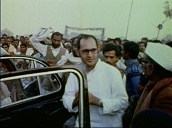 Sanjay Gandhi walks through crowds and gets into car&sbquo;  India