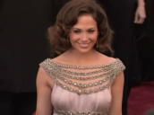 Jennifer Lopez posing for photos on red carpet at Oscars&sbquo;  Los Angeles; 25 February 2007