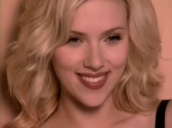 Scarlett Johansson strikes pose for photographer&sbquo;  USA; 15 August 2005