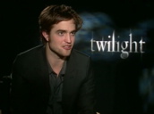 Robert Pattinson talks about appeal of Twilight books at press junket for Twilight; 9 November 2008