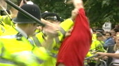 Police beat Pro-Hunting demonstrator with batons&sbquo;  Westminster; 16 Sep 04