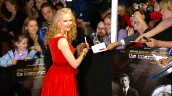 Nicole Kidman&sbquo;  wearing bright red dress&sbquo; signs autographs for fans waiting beside red carpet as she arrives at premiere of \%27The Interpreter\%27&sbquo; Sydney; 4 Apr 05